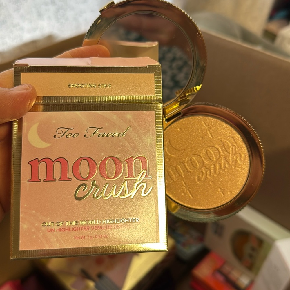 Too faced highlighter